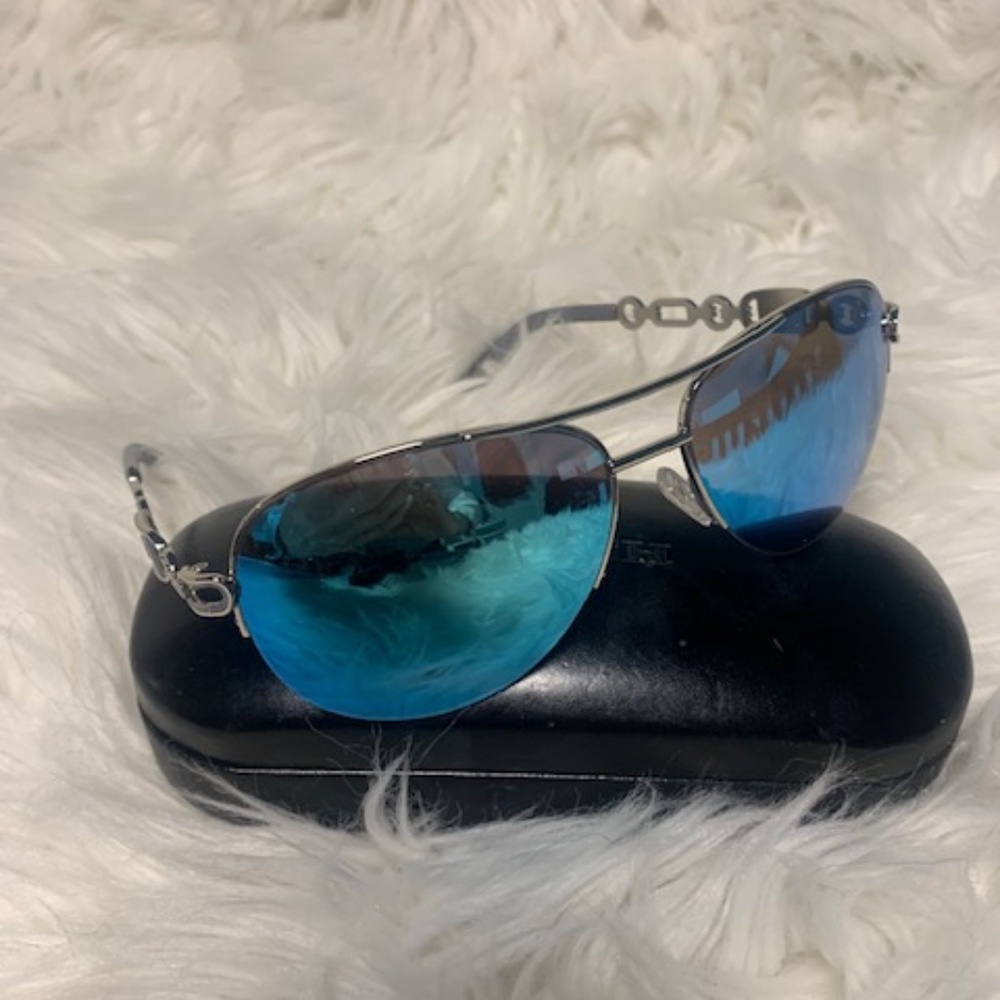 Blue mirror aviator sunglasses